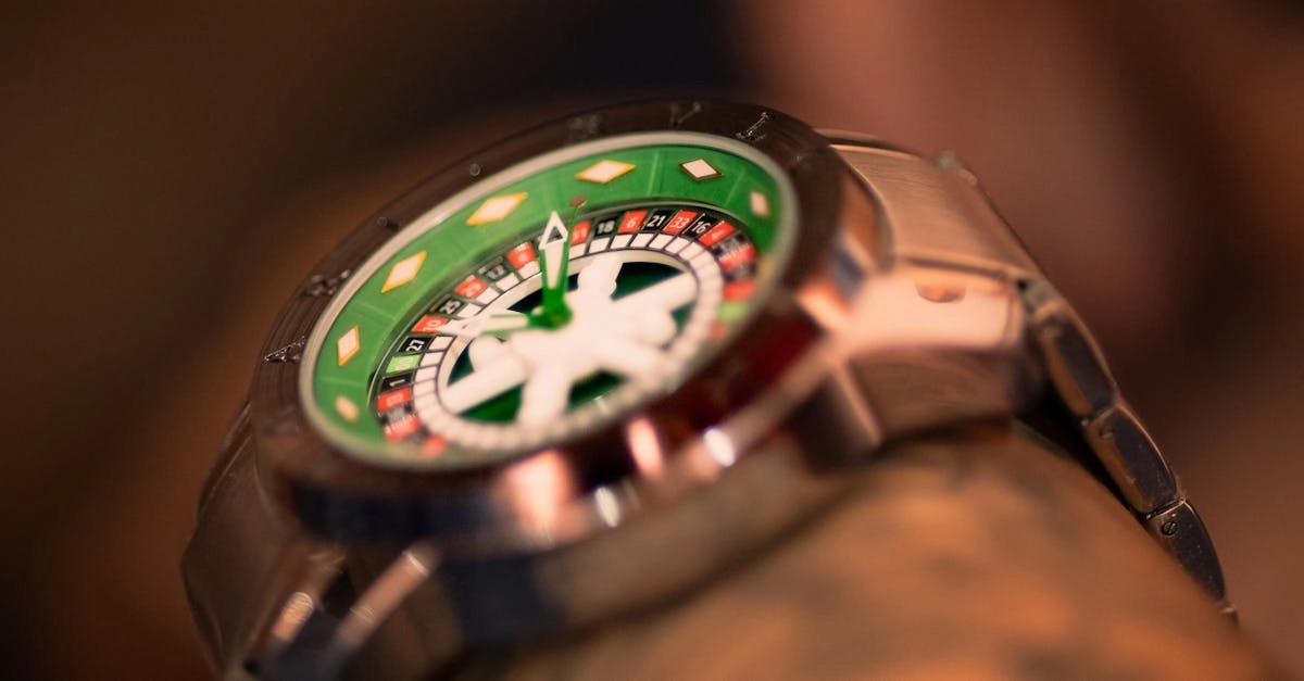 Игровое колесо Crazy Time в онлайн-казино с яркими секторами